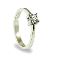 Sortija con diamante en talla brillante de 0.30 cts en oro de 18 kilates.
Este producto se entrega estuchado y envuelto para re