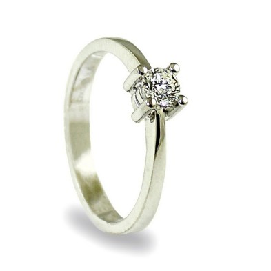 Sortija con diamante en talla brillante de 0.30 cts en oro de 18 kilates.
Este producto se entrega estuchado y envuelto para re Sortija con diamante en talla brillante de 0.30 cts en oro de 18 kilates.
Este producto se entrega estuchado y envuelto para re