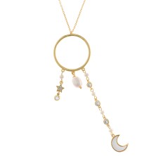 Collar fabricado en plata de 1ª Ley.
Chapado en oro con luna de nacar, perlas y circonitas.