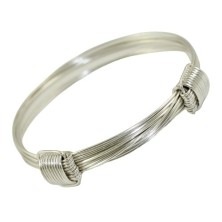 Pulsera con nudos para hombre, faricada en plata de 1ª Ley.
Tamaño mediano con 9 hilos