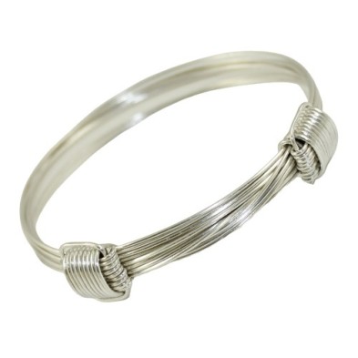 Pulsera con nudos corredizos tamaño medina para hombre, fabricada en plata de Ley.
Pulsera con nudos corredizos tamaño medina para hombre, fabricada en plata de Ley.