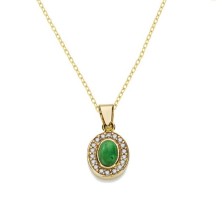 Collar para mujer fabricado en oro de 18 kilates.<BR>Largo de la cadena 44 cm.&nbsp;Colgante oval tamaño 9x7 mm. con piedra verd