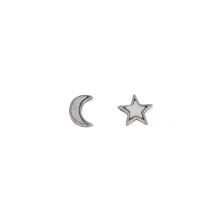 Pendiente desigual, formado por una estrella y una luna. con nacar.<BR>Fabricados en plata de 1ª Ley. tamaño 10 mm. de alto.