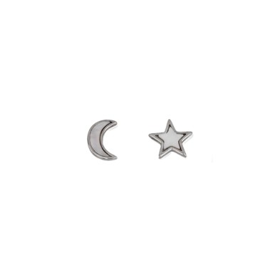 Pendiente desigual, formado por una estrella y una luna. con nacar.<BR>Fabricados en plata de 1ª Ley. tamaño 10 mm. de alto.