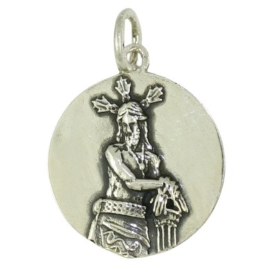 <p>Medida: 22mm <br /> Fabricada en <strong>Plata de 1ª Ley</strong> <br />Este producto se entrega estuchado y envuelto para re <p>Medida: 22mm <br /> Fabricada en <strong>Plata de 1ª Ley</strong> <br />Este producto se entrega estuchado y envuelto para re