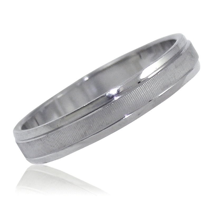 <p><strong>Alianza </strong><br />Ancho: 4 mm <br />Fabricada: <strong>Plata de Primera Ley </strong><br />Detalles: Satinado a 