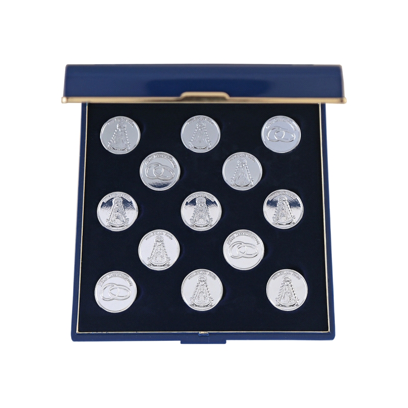 <P>Monedas&nbsp;plateadas de 20 mm con imagenes de la Virgen del Rocio <BR>Todos los juegos de arras se entregan acompañados de 
