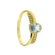 Sortija de mujer fabricada en oro de 18 kilates.<BR>Anillo de mujer con piedra semipreciosa color aguamarina, talla forma oval c