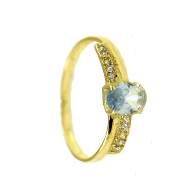 Sortija de mujer fabricada en oro de 18 kilates.<BR>Anillo de mujer con piedra semipreciosa color aguamarina, talla forma oval c