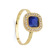 Anillo fabricado en oro de 18 kilates.
Piedra azul con circonitas en el filo, tamaño 9 mm.