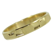 Alianza amarilla 3 mm lineas&nbsp; <BR>Anillo de 3 mm tallado lineas.<BR>Fabricado en oro de 18 kilates