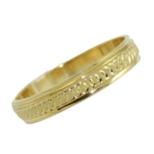 <STRONG>Alianza oro 4 mm aros&nbsp;&nbsp; <BR></STRONG>Este <STRONG>anillo para boda</STRONG>&nbsp;tiene los filos en brillo, el