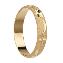 <STRONG>Alianza oro tallada 3 mm lunas y estrellas. Anillo de boda oro amarillo 3mm </STRONG>tallado con dibujo de lunas y estre