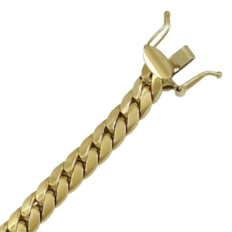 <P>Pulsera cubana para hombre, fabricada en oro de 18 kilates.<BR>Largo 19 cm. Ancho 6 mm. con cierre de lengueta y ochos de seg