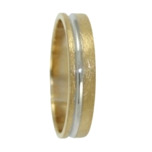 <STRONG>Alianza 4mm oro 18 kilatesbicolor</STRONG> arañada. <STRONG>Alianza</STRONG> plana de <STRONG>4mm</STRONG> de oro amaril