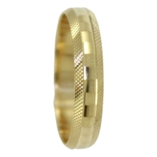 <STRONG>Alianza oro 4 mm <BR></STRONG>Alianza de boda con los filos formando puntitos y centro cuadrados en brillo<BR>Esta alian