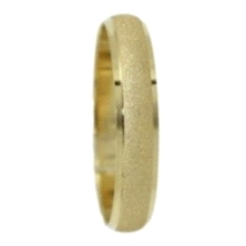 Anillo boda 4mm arenada<BR>Anillo de&nbsp;4 mm centro arenado<BR>Fabricado en oro de 18 kilates