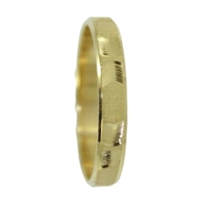 Alianza amarilla 3 mm lineas&nbsp; <BR>Anillo de 3 mm tallado lineas.<BR>Fabricado en oro de 18 kilates