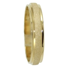 <P>Alianza <STRONG>oro amarillo 4mm</STRONG>.<BR>Este <STRONG>anillo de bodas</STRONG> tiene los filos en brillo y el centro are