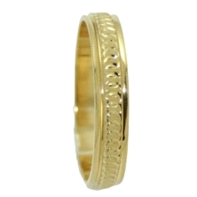 <STRONG>Alianza oro 4 mm aros&nbsp;&nbsp; <BR></STRONG>Este <STRONG>anillo para boda</STRONG>&nbsp;tiene los filos en brillo, el