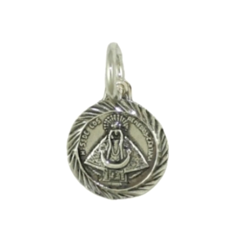 Medalla de la Virgen de los Remedios de Cartama en 14 mm de plata.<BR>Este producto se entrega estuchado y envuelto para regalo