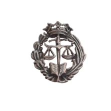 Emblema profesional de Derecho.&nbsp;Insignia profesional fabricada en plata de primera ley (925 milesimas). Insignia de solapa,