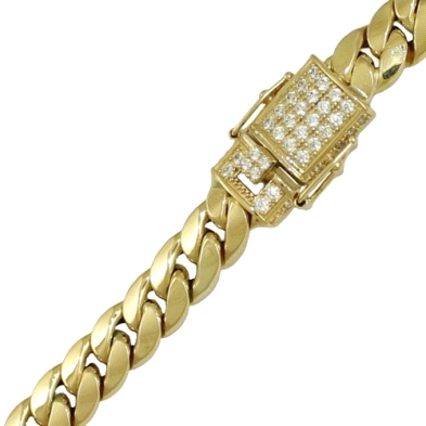 <P>Pulsera cubana para hombre, fabricada en oro de 18 kilates.<BR>Con circonitas de adorno en el cierre.<BR>Largo 20 cm. An <P>Pulsera cubana para hombre, fabricada en oro de 18 kilates.<BR>Con circonitas de adorno en el cierre.<BR>Largo 20 cm. An