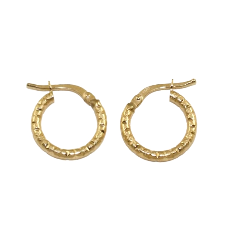 <STRONG>Pendientes aro oro 9k&nbsp;20 mm tubo tallado</STRONG>. Aros con forma de tubo tallados. Tiene un diámetro de&nbsp;<STRO
