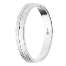 <STRONG>Alianza 9 kilates&nbsp;3mm&nbsp;plana&nbsp;con linea&nbsp;diamantada<BR>Alianza oro 9 kilates</STRONG> 3mm con acabado&n