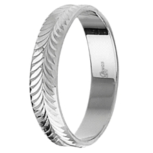 <STRONG>Alianza 9 kilates oro blanco 4mm plana tallada<BR>Alianza oro 9 kilates</STRONG> 4mm <BR>Fabricado en <ST
