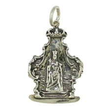 <STRONG>Medalla Virgen de la Victoria 30 x 22 mm plata.<BR>Medalla</STRONG> de la <STRONG>Virgen de la Victoria</STRONG> con un 