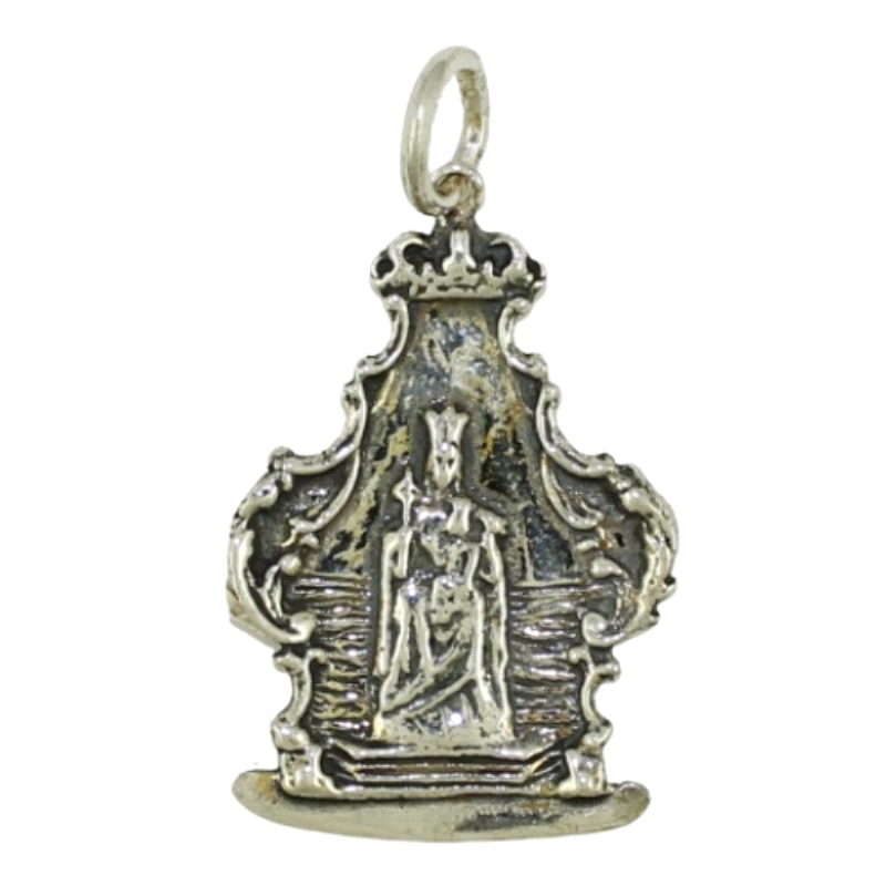 <STRONG>Medalla Virgen de la Victoria 30 x 22 mm plata.<BR>Medalla</STRONG> de la <STRONG>Virgen de la Victoria</STRONG> con un 