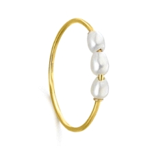 <P>Anillo LeCarré triple GA115OA.13 <BR>Anillo LeCarré GA115OA.13. Anillo LeCarré en oro amarillo con 3 perlas naturales Rice. E
