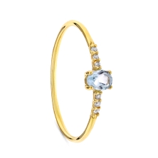 <p>Anillo con diamantes<br />Talla brillante 0.03 kilates con topacio azul 4x3mm.<br />Este producto se entrega estuchado y envu