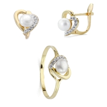 <STRONG>Juego niña comunión oro 9 kilates corazón.</STRONG><BR><STRONG>Conjunto</STRONG> de pendientes y sortija para<STRONG> ni