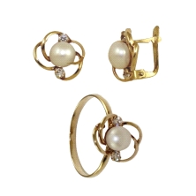 <STRONG>Juego niña comunión oro 9 kilates perla.</STRONG><BR><STRONG>Conjunto</STRONG> de pendientes y sortija para<STRONG> niña