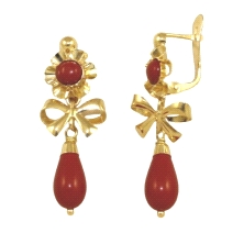 <STRONG>Pendiente coral con lazo oro 18 kilates.</STRONG><BR><STRONG>Pendiente cubana coral</STRONG> lazo con un largo de 31mm.<