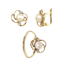<STRONG>Juego niña comunión oro 9 kilates perla.</STRONG><BR><STRONG>Conjunto</STRONG> de pendientes y sortija para<STRONG> niña