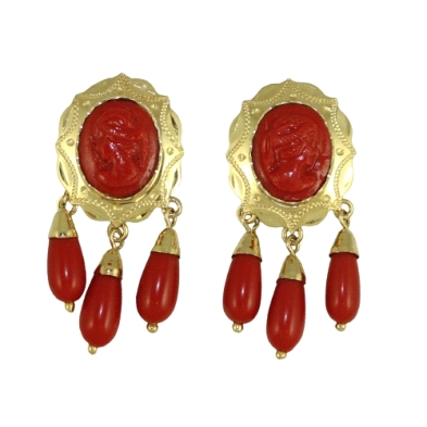 Pendientes de coral y lagrimas<BR>Pendientes de coral con 3 lagrimas, medidas de 28 x 12mm<BR>Cierre de pala catalana<BR>Fabrica