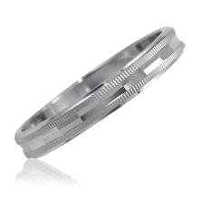 <STRONG>Alianza</STRONG><BR>Ancho: 3 mm<BR>Fabricada: <STRONG>Plata de Primera Ley</STRONG><BR>Detalles: Labrado con lÍnea labra