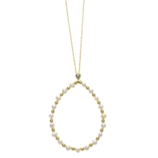 Collar fabricado en plata de 1ª Ley. chapado en oro.
Con forma de lagrima alternando bolas con perlas.