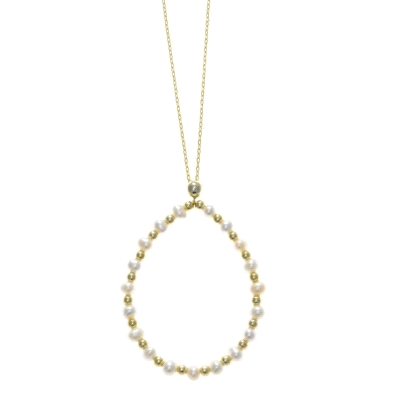 Collar fabricado en plata de 1ª Ley. chapado en oro.
Con forma de lagrima alternando bolas con perlas.