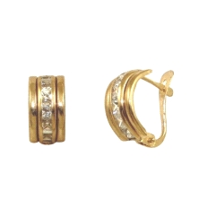 <p><strong>Pendiente de Mujer</strong> (7) <br />Fabricado en <strong>Oro de 9 Kilates</strong> <br />Formando un medio Aro<br /