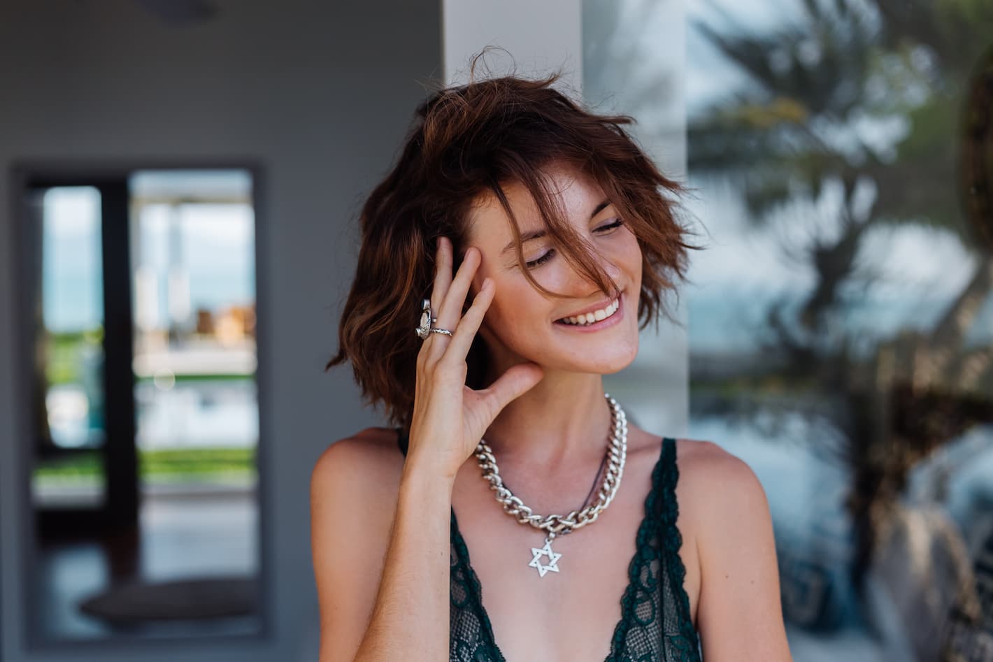 como combinar pendientes y collares